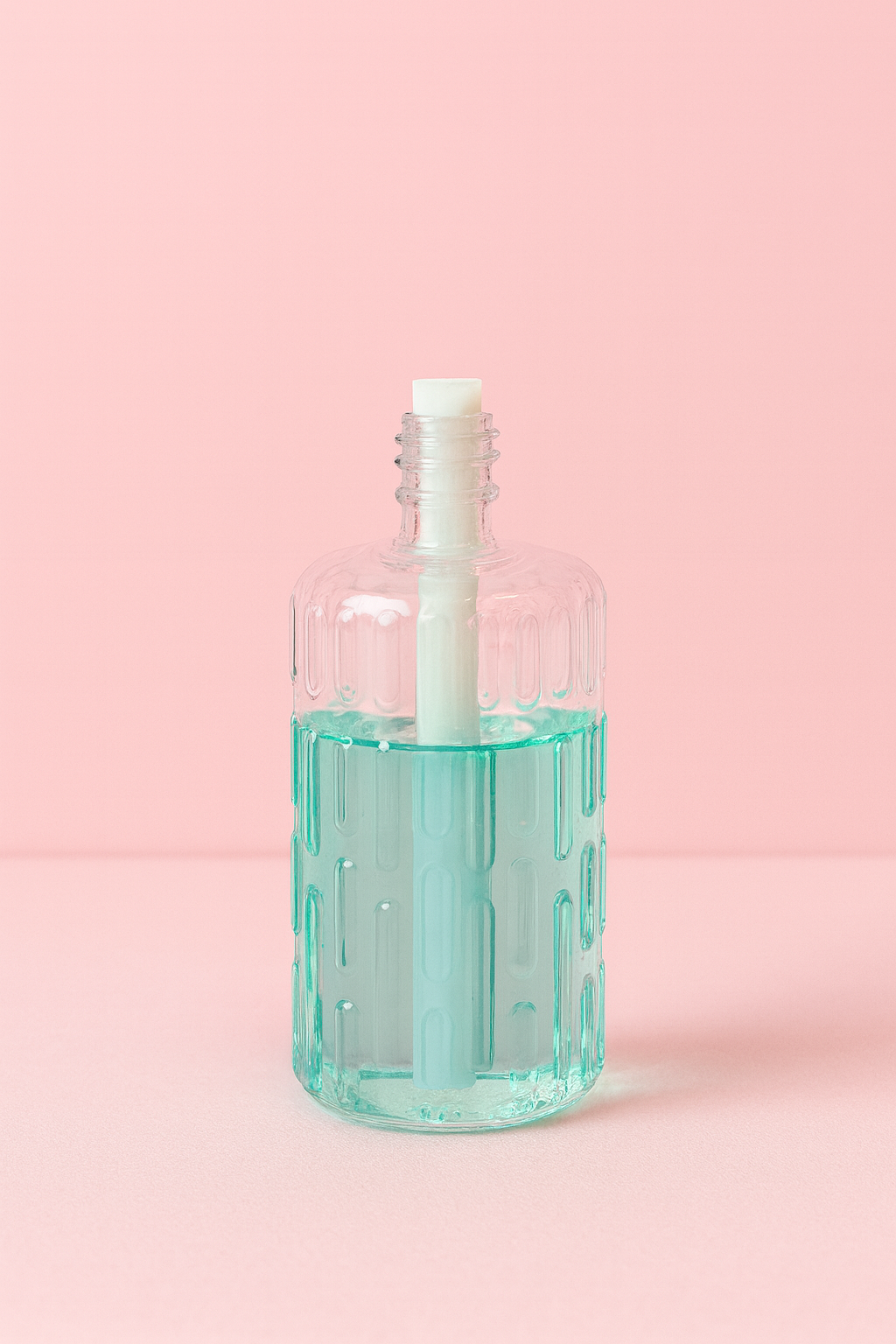 Insérer la mèche dans le flacon